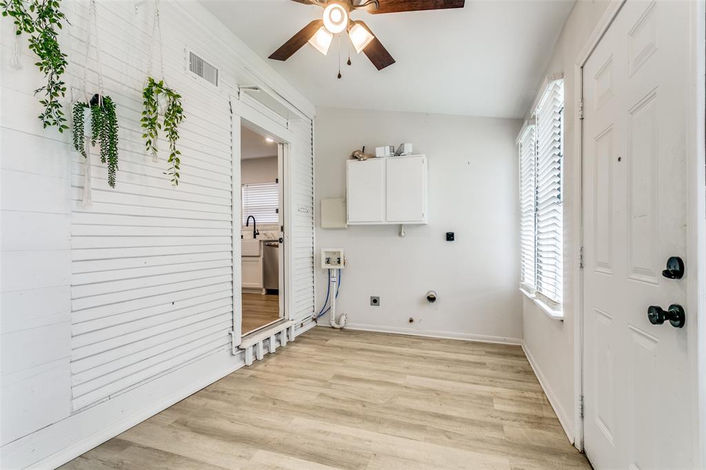 612 East Wall Street Grapevine, TX 76051 - Photo 25 of 33