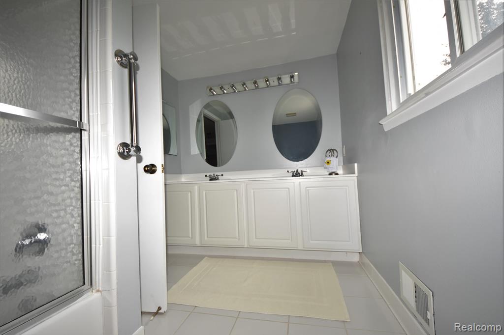 29679 High Valley Road Farmington Hills, MI 48331 - Photo 21 of 31