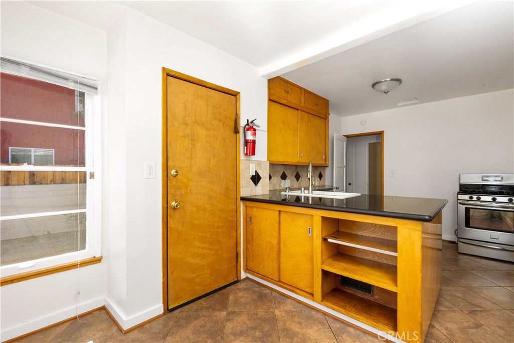 803 Morada Place Altadena, CA 91001 - Photo 5 of 31