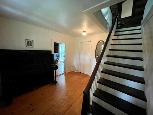 600 Bridgeport Road Frankfort, KY 40601 - Photo 5 of 38 stairway 3