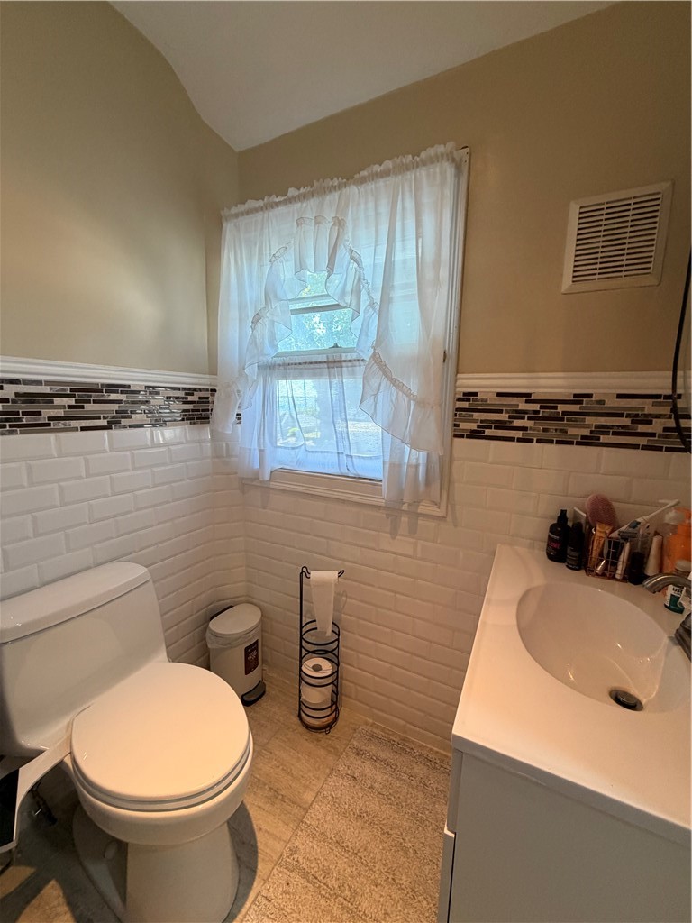 58 Surf Avenue Warwick, RI 02889 - Photo 12 of 25