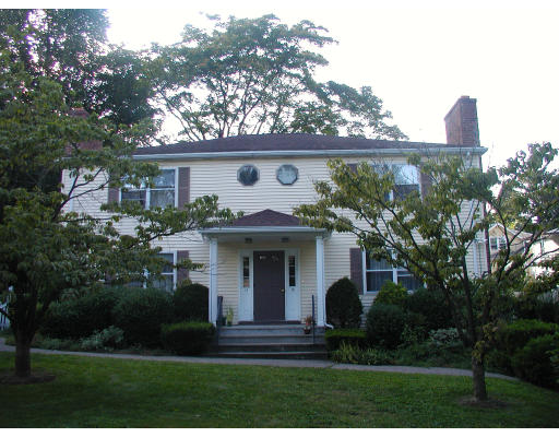 17 Russell Road, Unit 17 Newton, MA 02458 - Photo 1 of 14 Gallery Image 1
