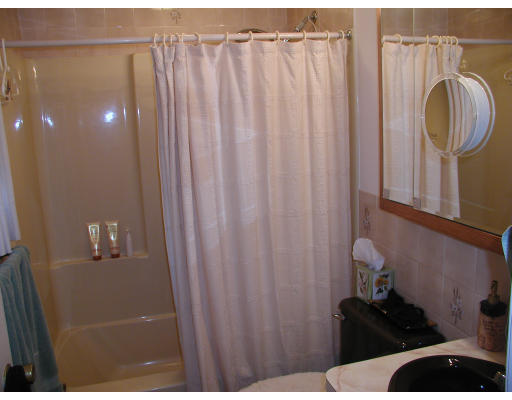 17 Russell Road, Unit 17 Newton, MA 02458 - Photo 13 of 14 Gallery Image 13