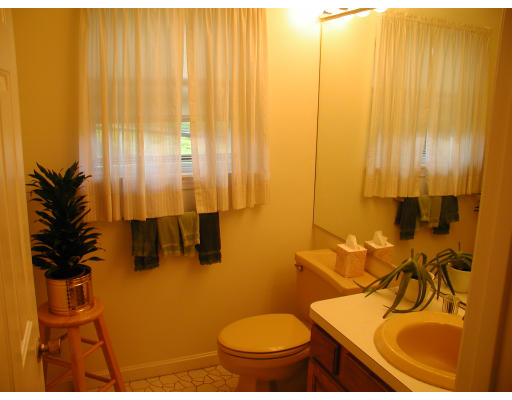 17 Russell Road, Unit 17 Newton, MA 02458 - Photo 7 of 14 Gallery Image 7