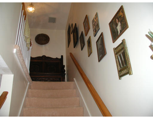 17 Russell Road, Unit 17 Newton, MA 02458 - Photo 8 of 14 Gallery Image 8
