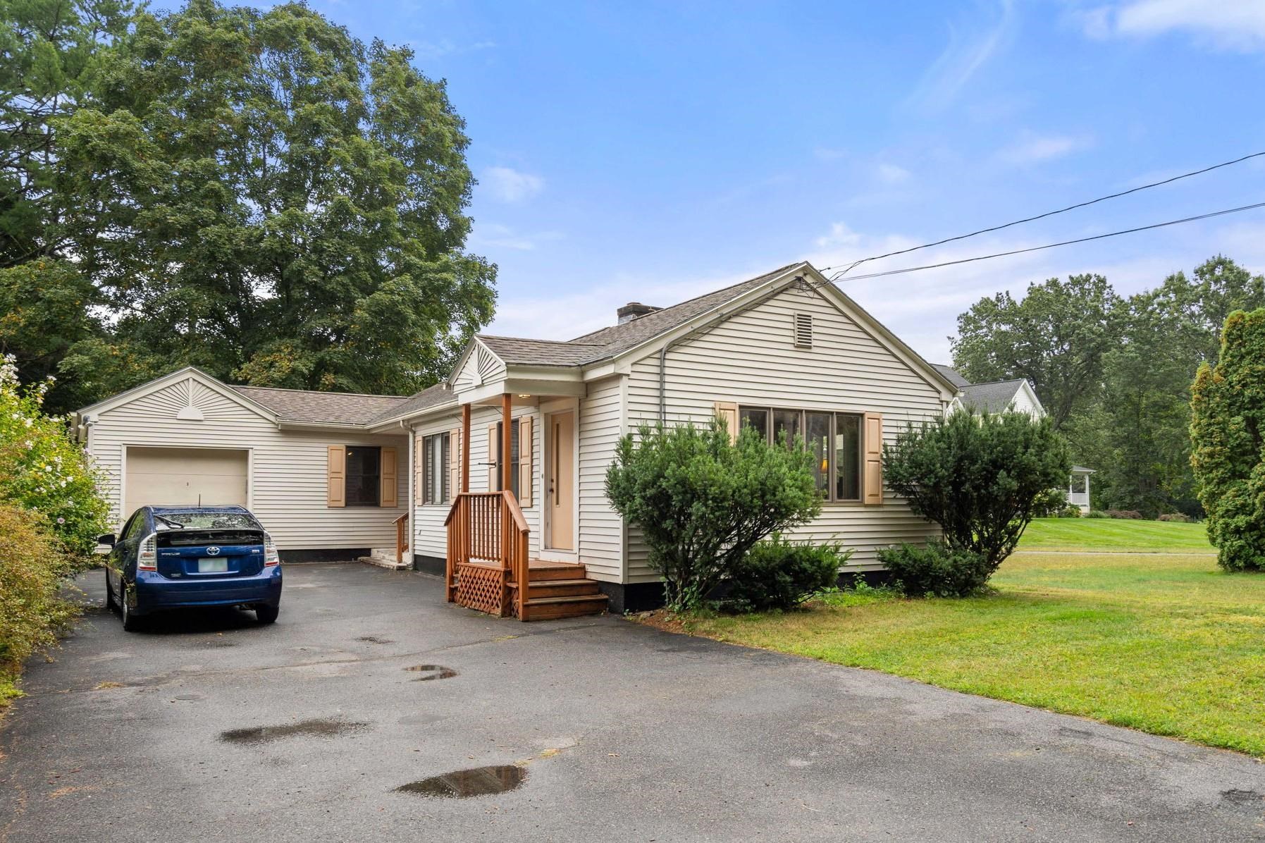 53 Lawrence Road Salem, NH 03079 - Photo 1 of 26