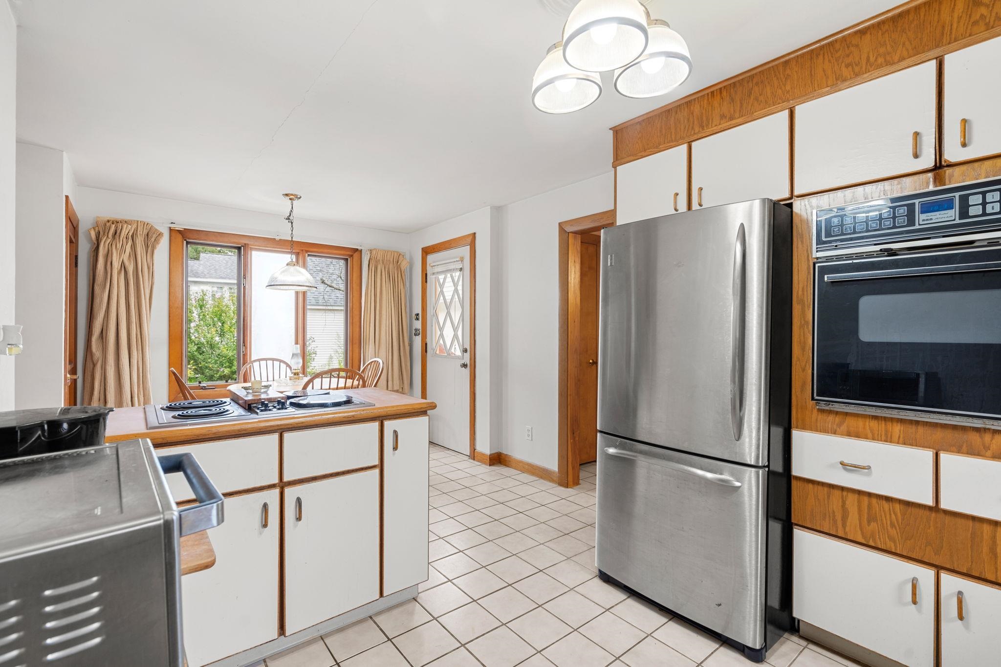 53 Lawrence Road Salem, NH 03079 - Photo 11 of 26