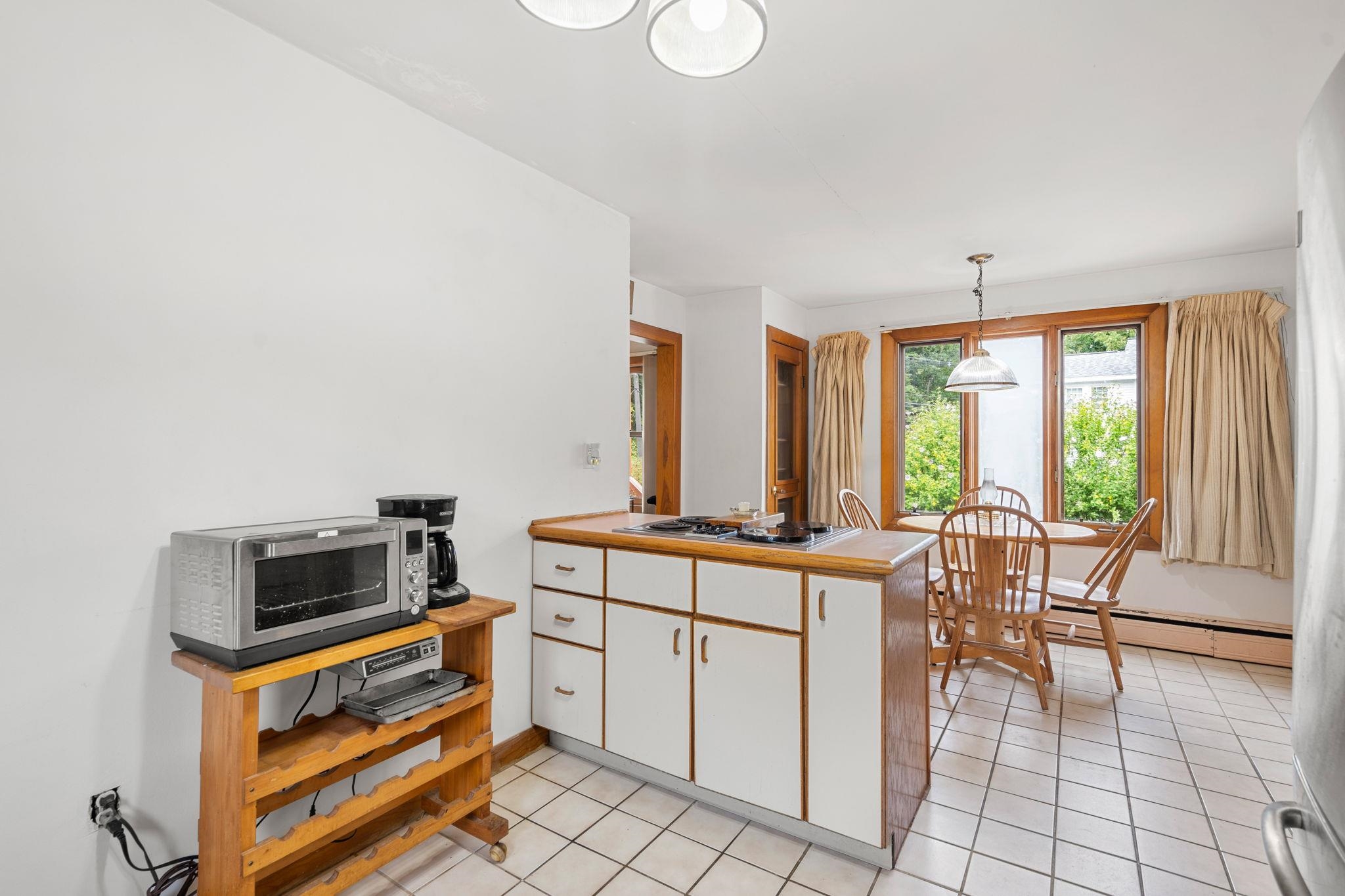 53 Lawrence Road Salem, NH 03079 - Photo 12 of 26