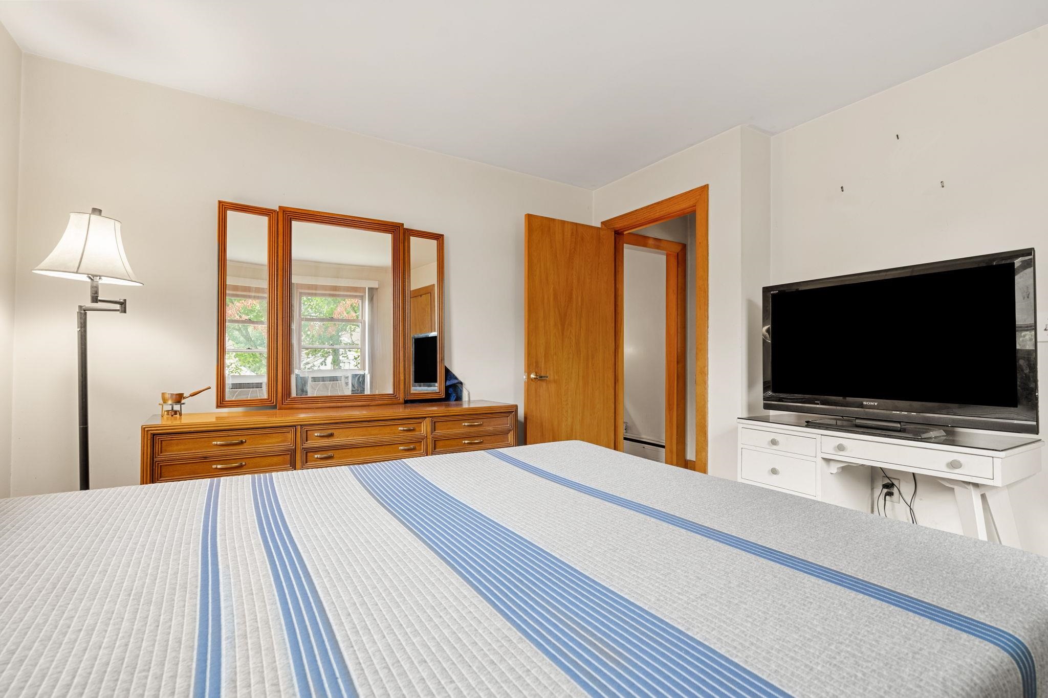 53 Lawrence Road Salem, NH 03079 - Photo 15 of 26