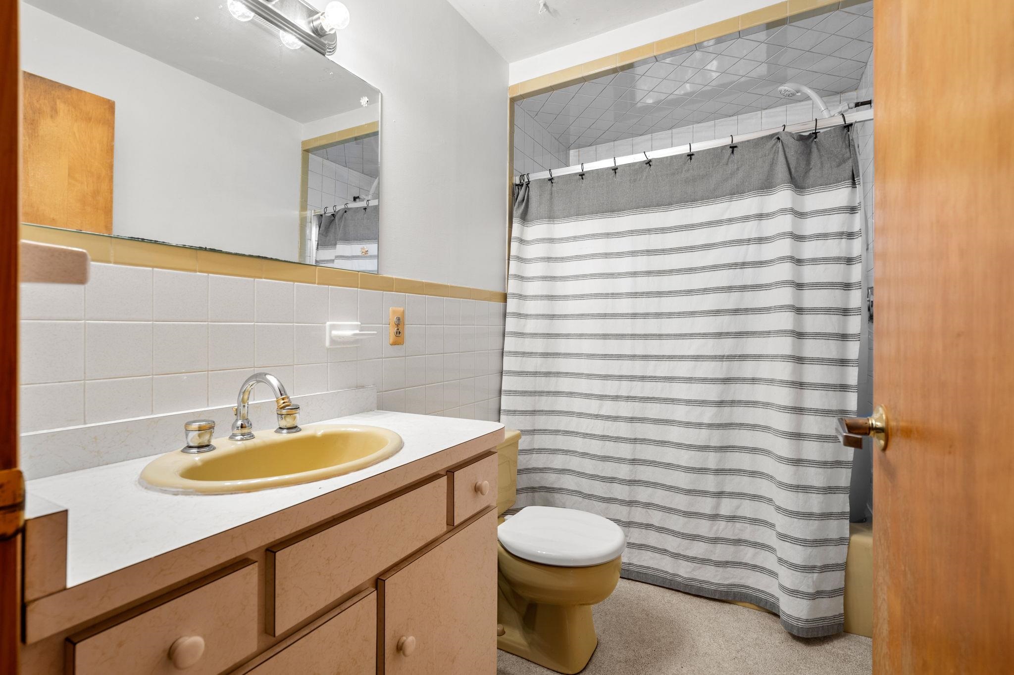 53 Lawrence Road Salem, NH 03079 - Photo 16 of 26