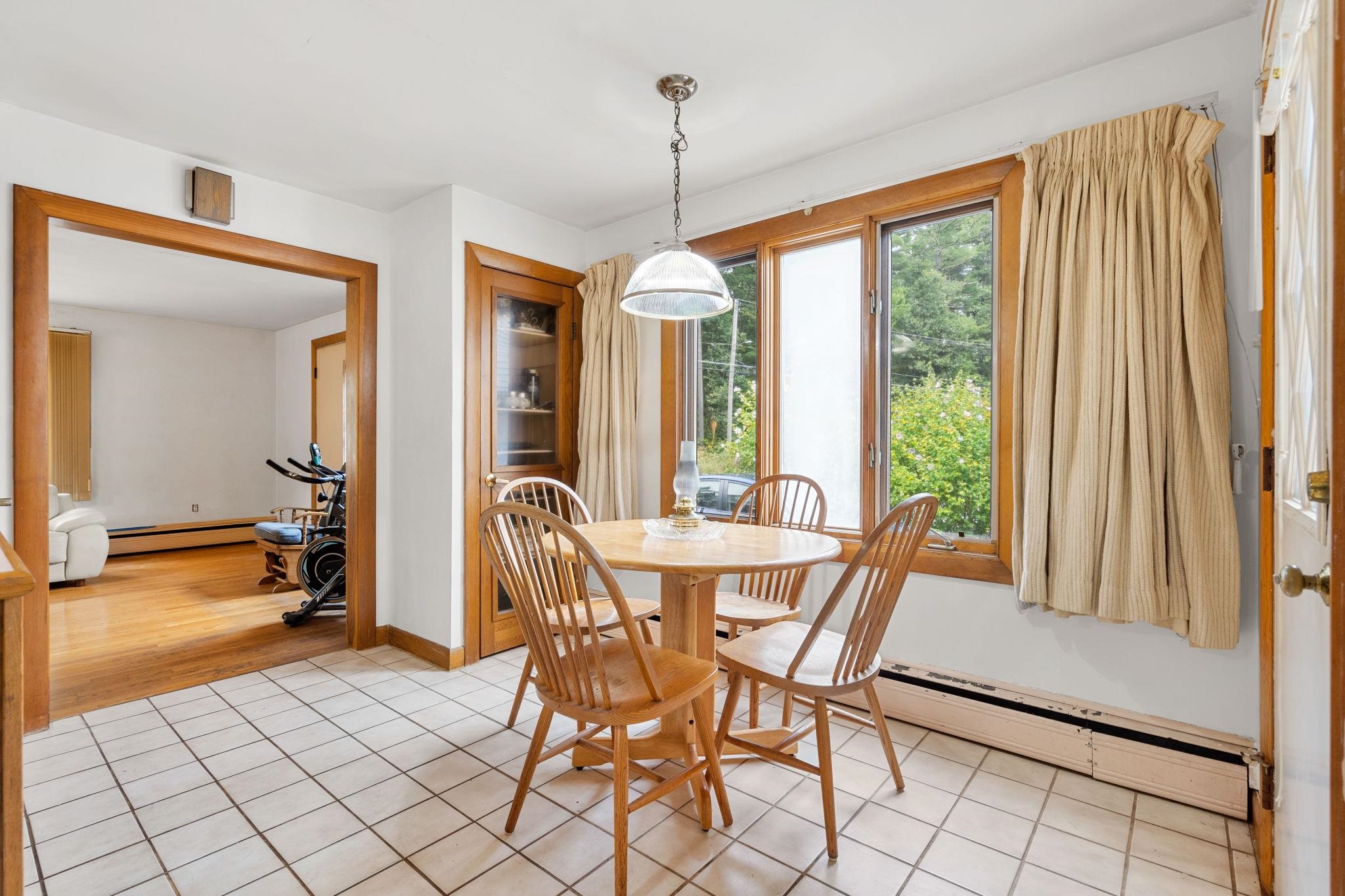 53 Lawrence Road Salem, NH 03079 - Photo 6 of 26