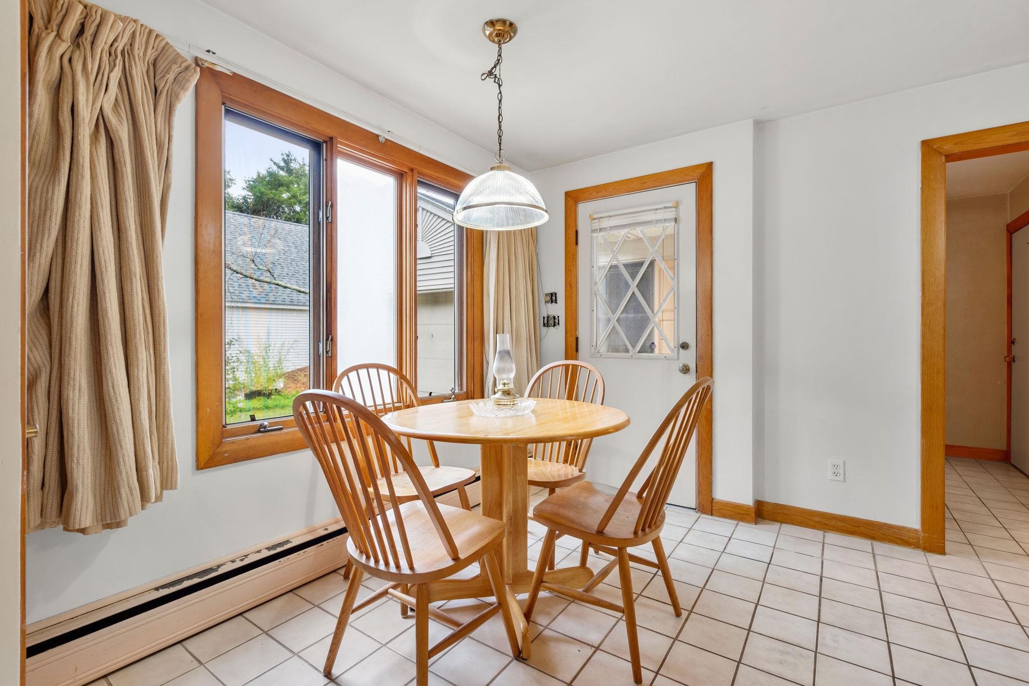 53 Lawrence Road Salem, NH 03079 - Photo 7 of 26