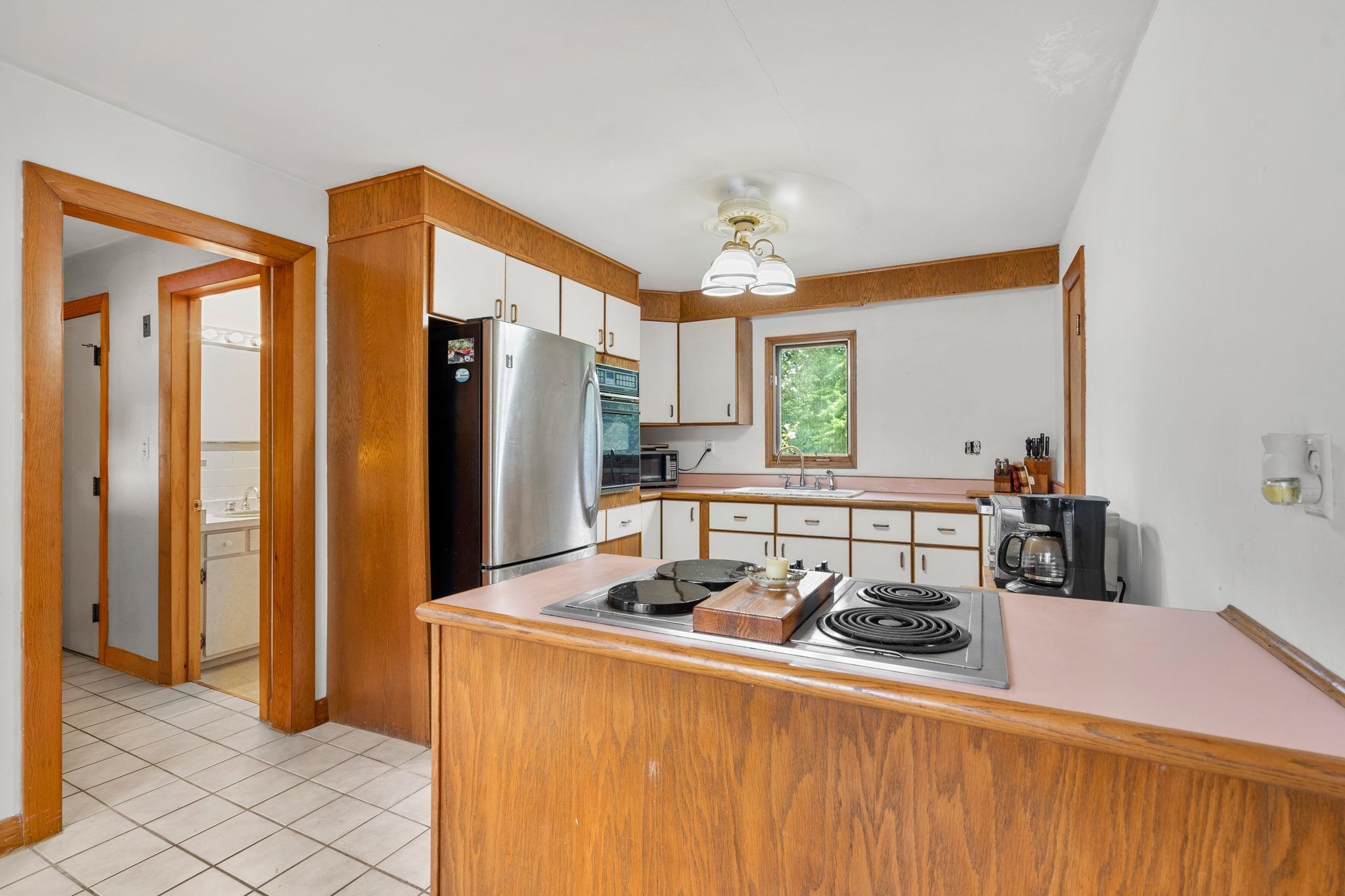 53 Lawrence Road Salem, NH 03079 - Photo 9 of 26