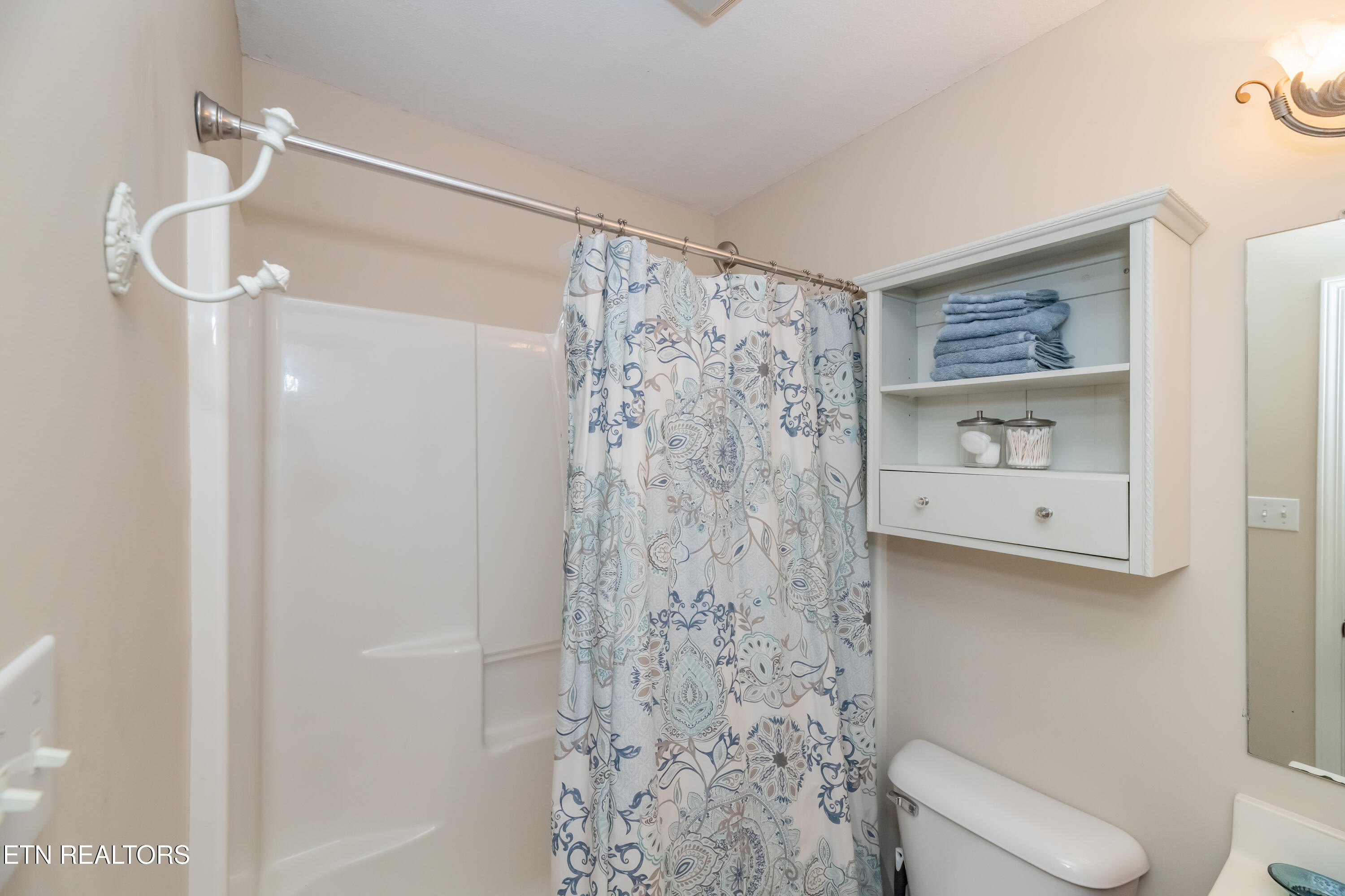 3434 Topside Road Knoxville, TN 37920 - Photo 33 of 55 Guest Bathroom