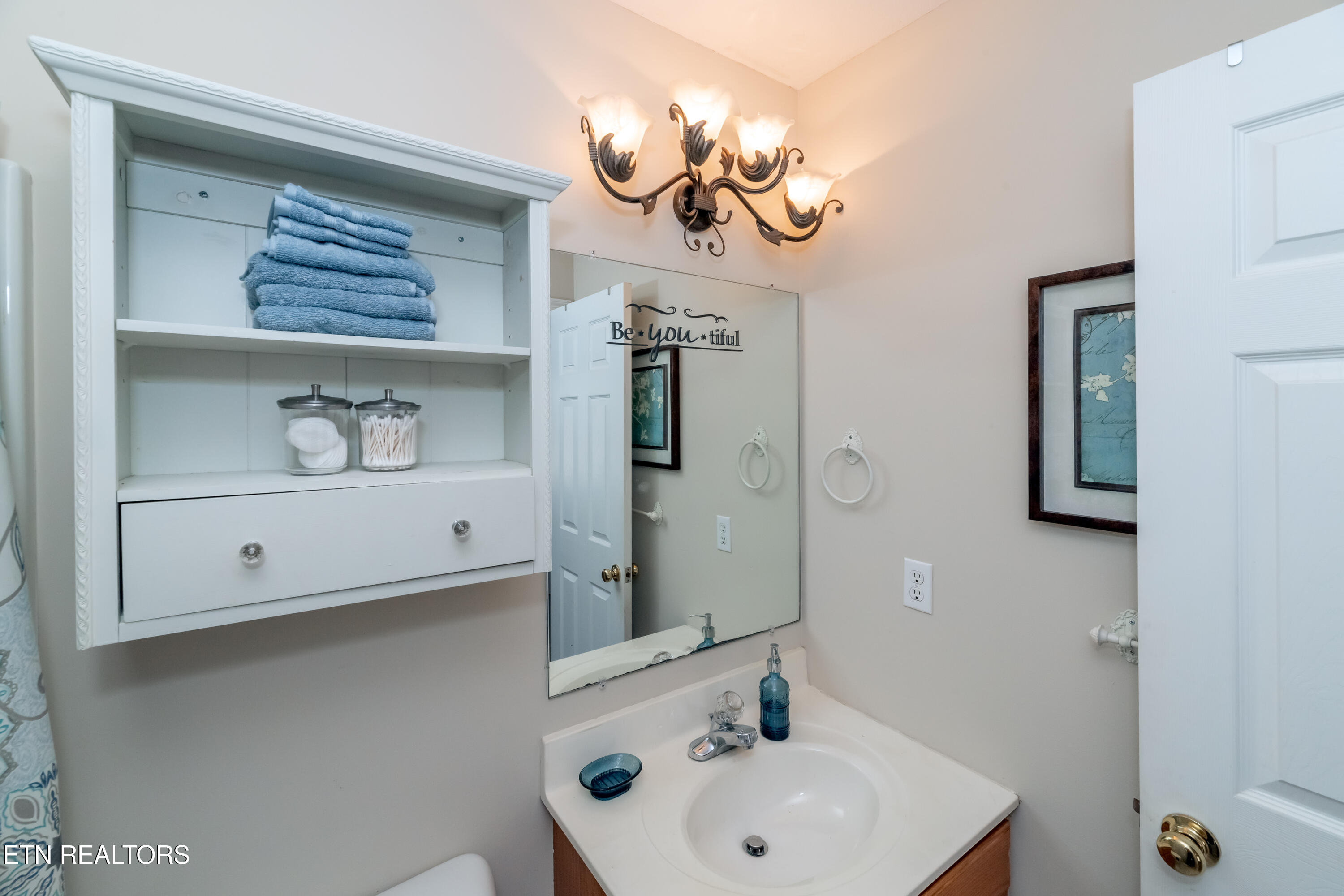 3434 Topside Road Knoxville, TN 37920 - Photo 34 of 55 Guest Bathroom