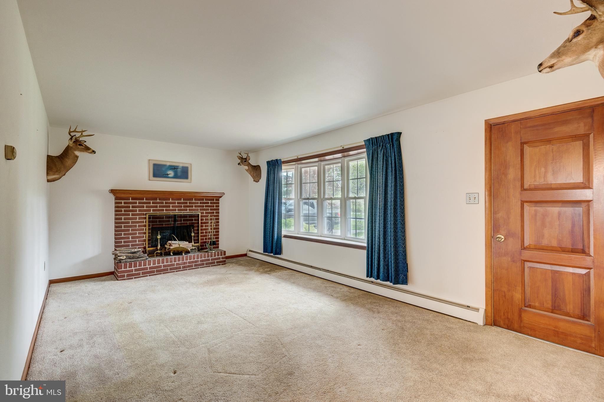 756 Stone Road Westminster, MD 21158 - Photo 4 of 37 Gallery Image 4