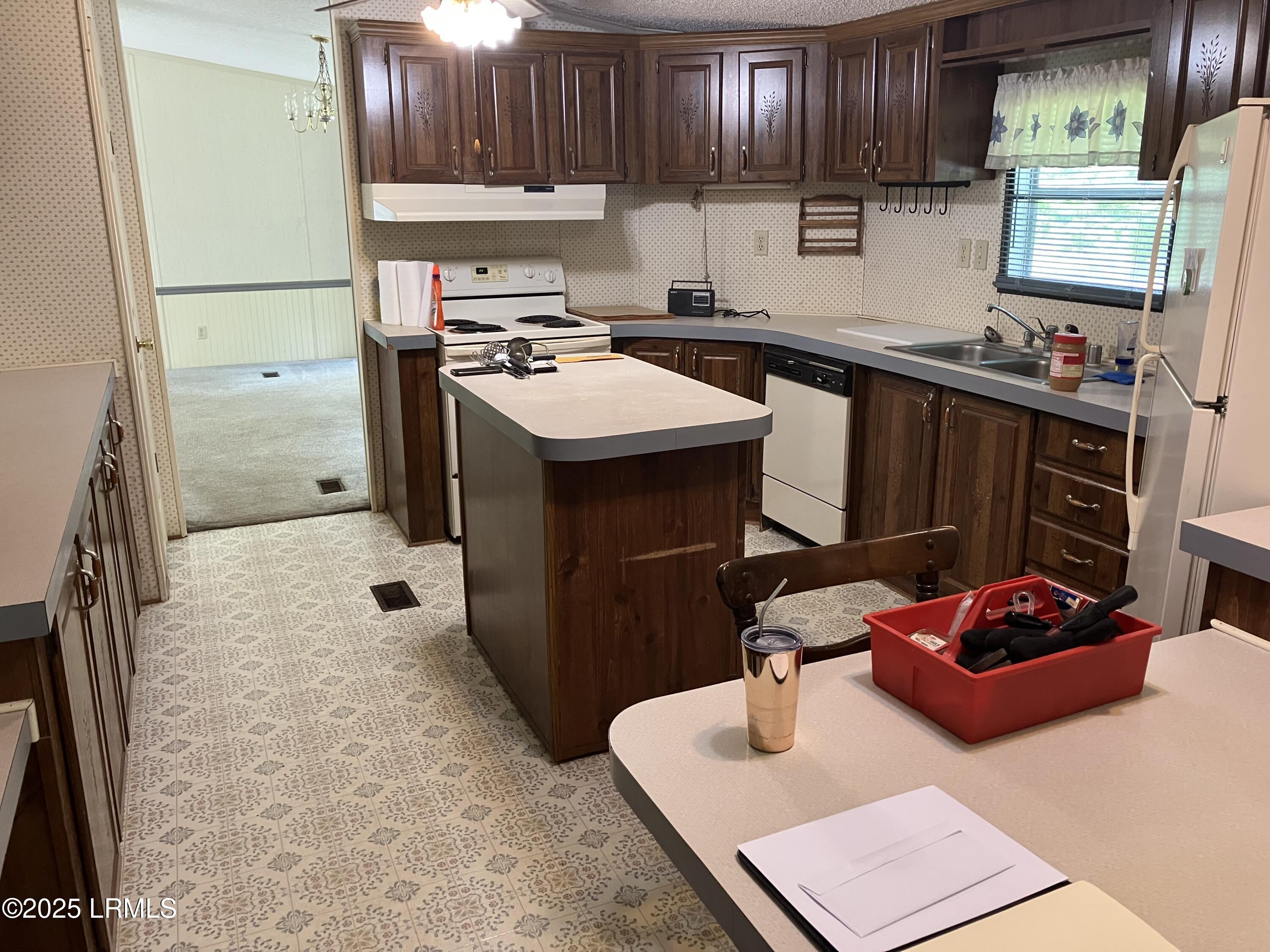 6591 Lowcountry Drive Ridgeland, SC 29936 - Photo 5 of 10 5