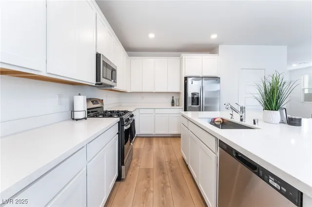 $2,500 | 2960 Gaffer Film Street, Las Vegas, NV 89156