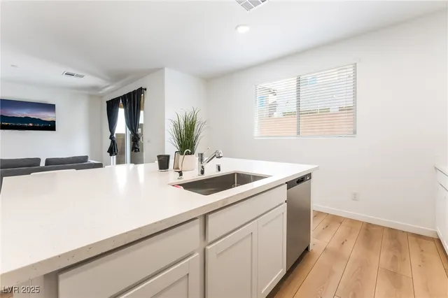 $2,500 | 2960 Gaffer Film Street, Las Vegas, NV 89156