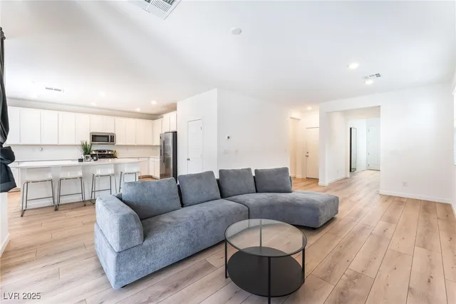 $2,500 | 2960 Gaffer Film Street, Las Vegas, NV 89156