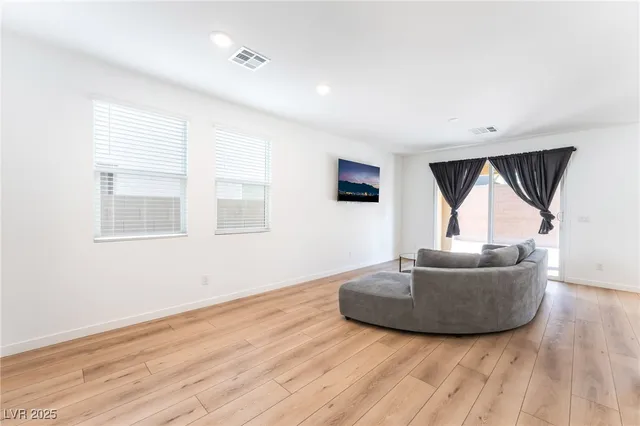 $2,500 | 2960 Gaffer Film Street, Las Vegas, NV 89156