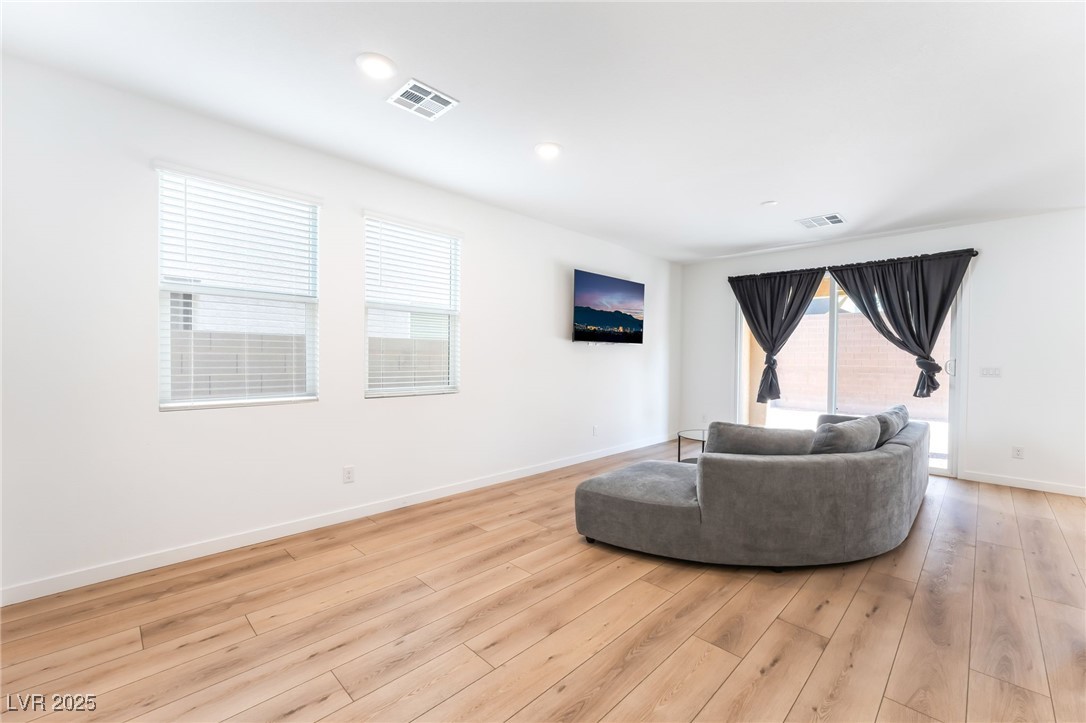 2960 Gaffer Film Street Las Vegas, NV 89156 - Photo 7 of 37