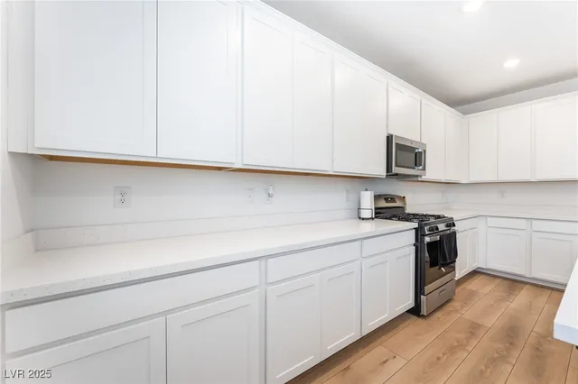 $2,500 | 2960 Gaffer Film Street, Las Vegas, NV 89156