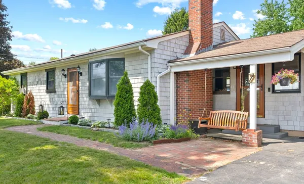 $740,000 | 7 Lawn Avenue, Cumberland, ME 04021