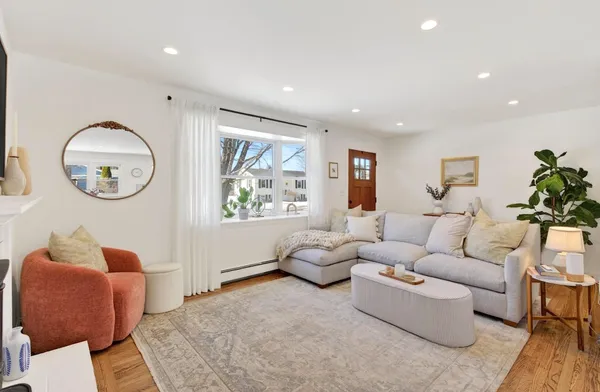 $740,000 | 7 Lawn Avenue, Cumberland, ME 04021