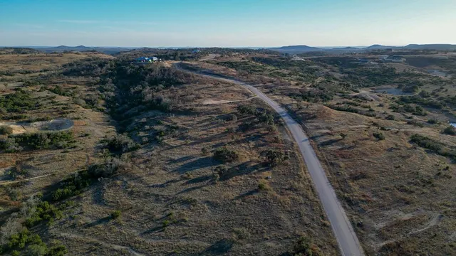 $569,000 | 136-137 Falling Oak Drive, Unit 136, Blanco, TX 78606