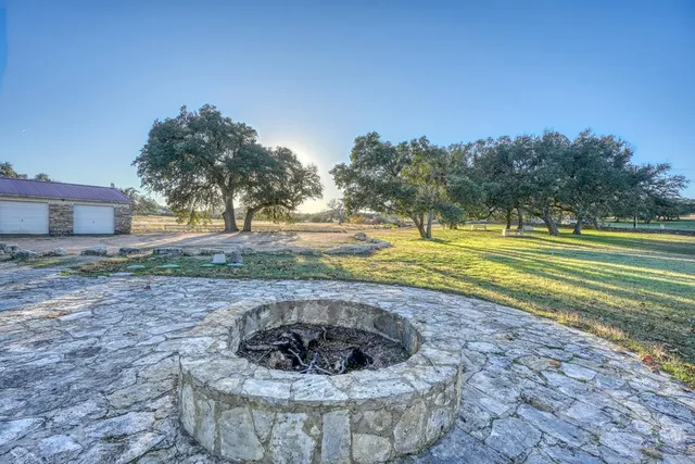 $569,000 | 136-137 Falling Oak Drive, Unit 136, Blanco, TX 78606