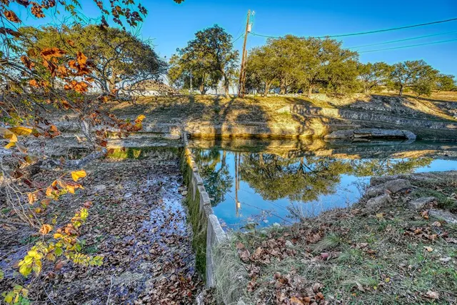 $569,000 | 136-137 Falling Oak Drive, Unit 136, Blanco, TX 78606