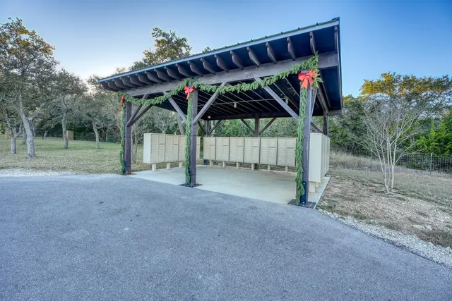 $569,000 | 136-137 Falling Oak Drive, Unit 136, Blanco, TX 78606