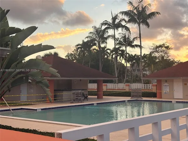 $280,000 | 18850 Northwest 57th Avenue, Unit 306, Hialeah, FL 33015