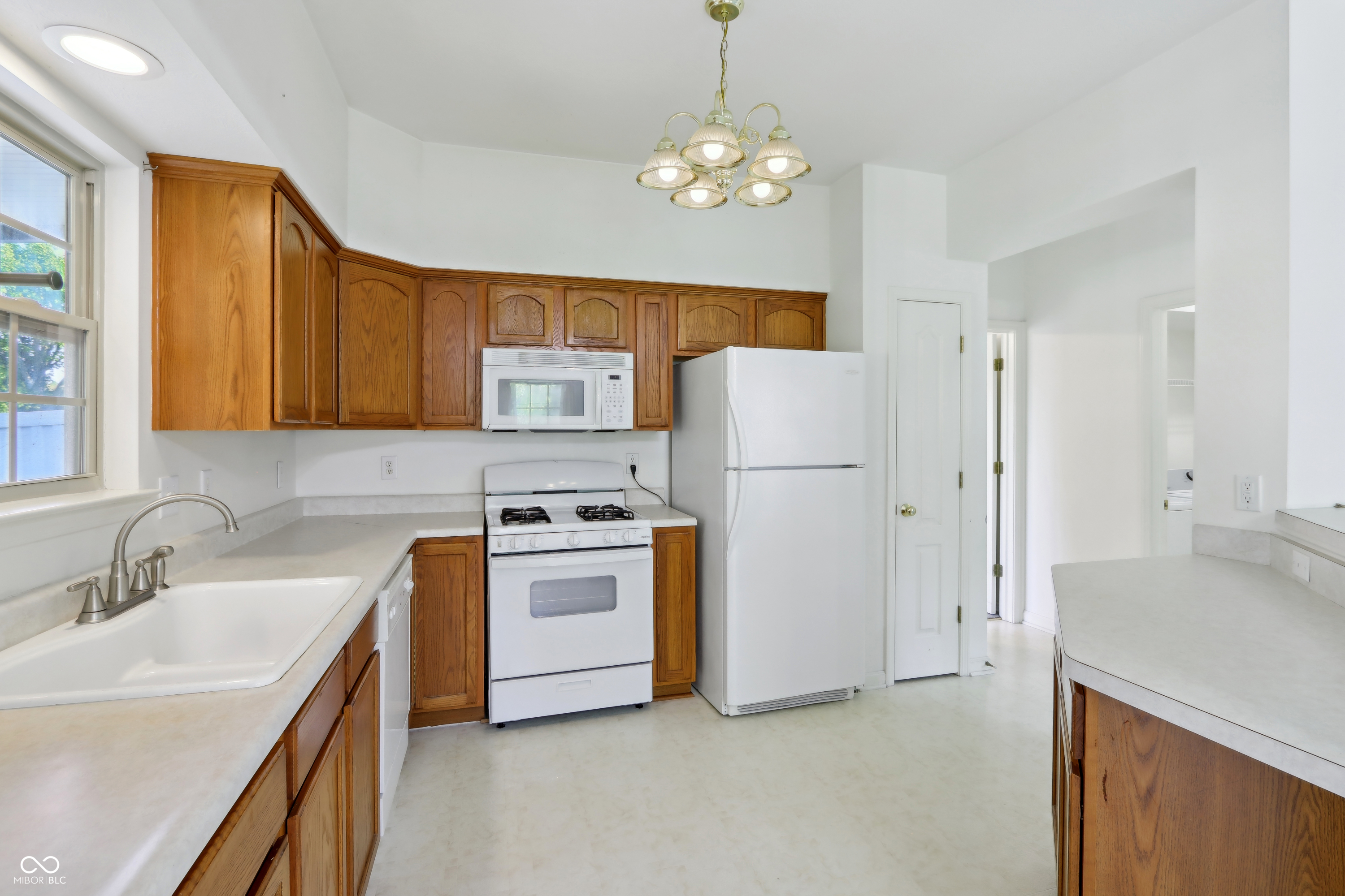 6017 Riva Ridge Drive Indianapolis, IN 46237 - Photo 11 of 33 Gallery Image 11