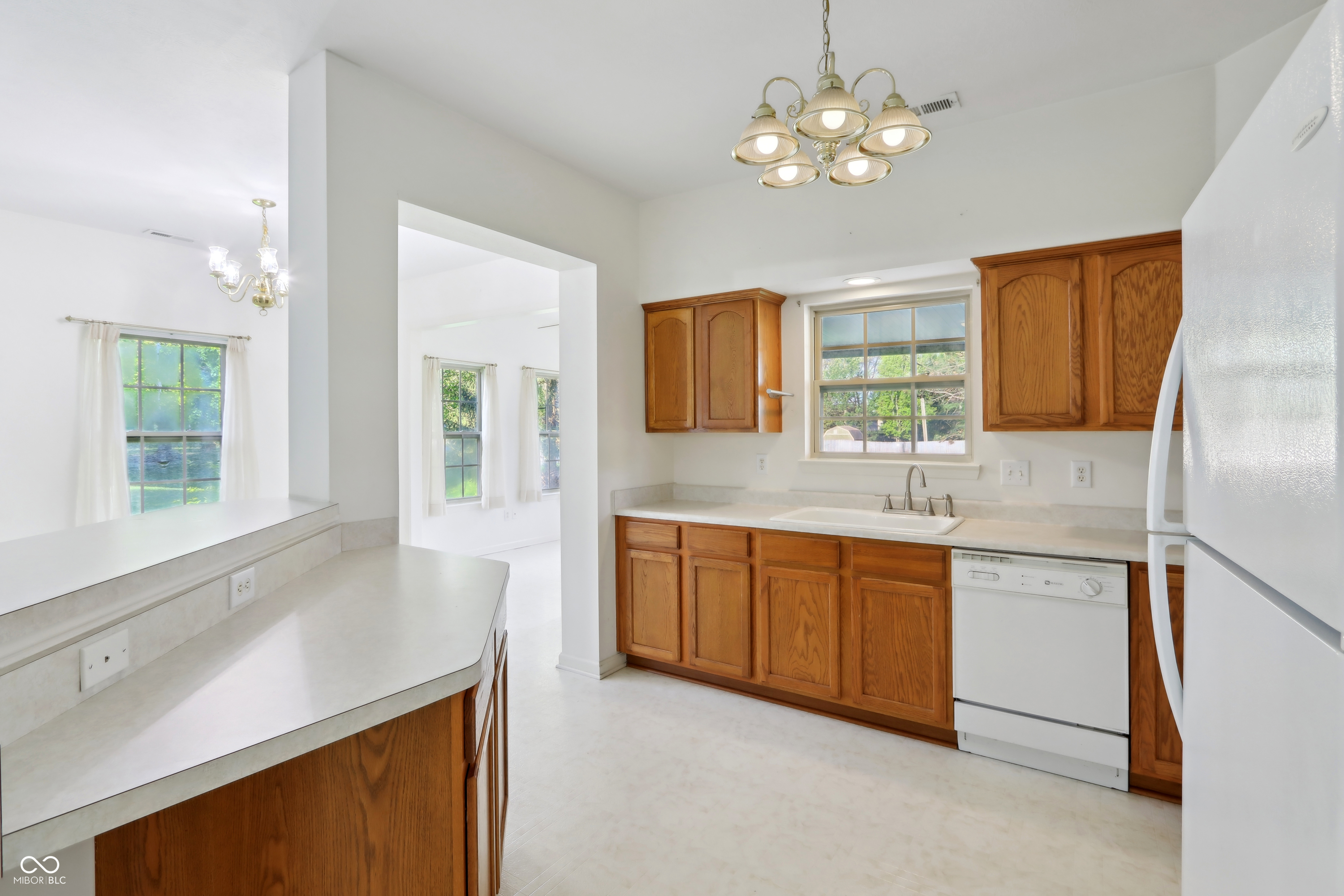 6017 Riva Ridge Drive Indianapolis, IN 46237 - Photo 9 of 33 Gallery Image 9