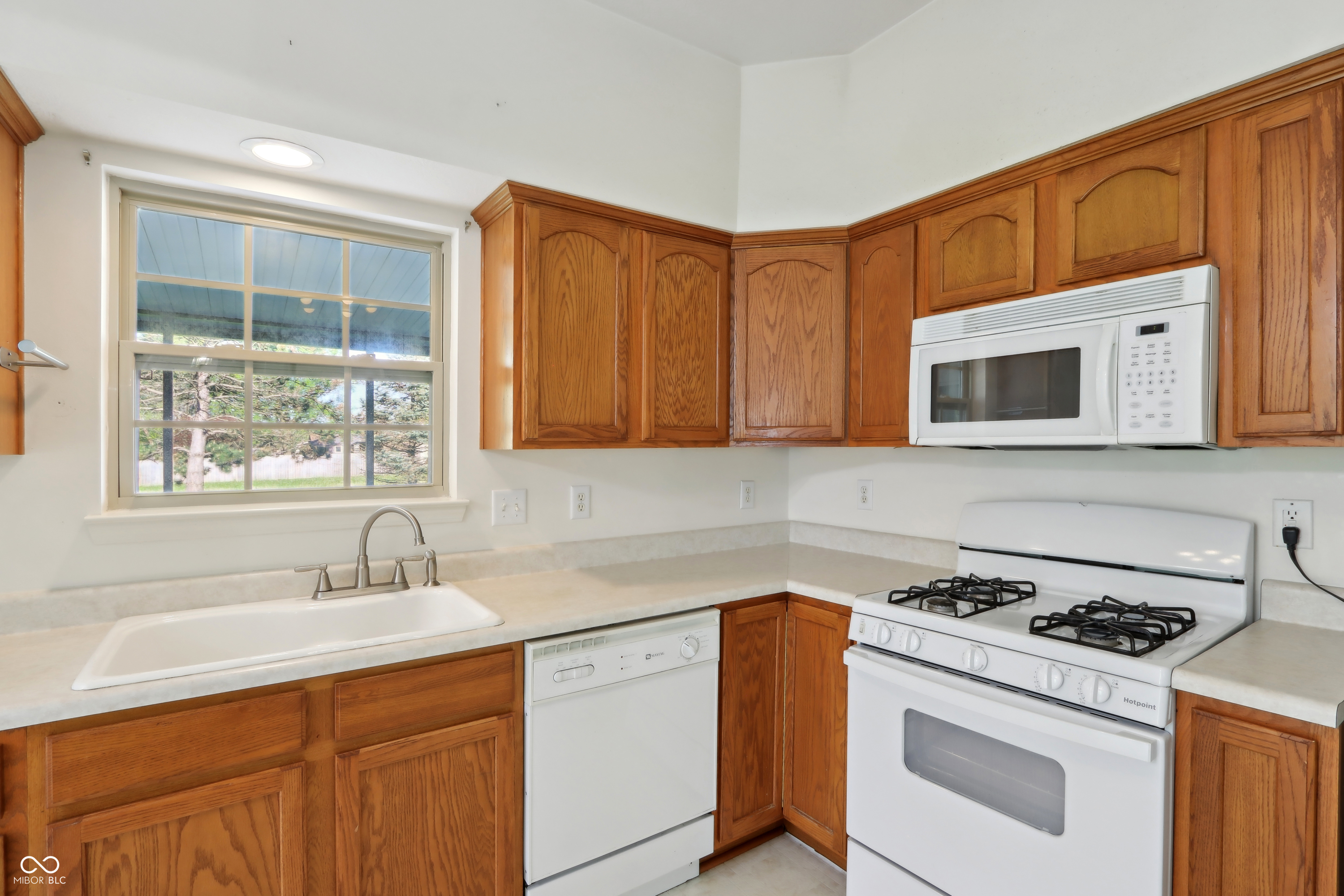 6017 Riva Ridge Drive Indianapolis, IN 46237 - Photo 10 of 33 Gallery Image 10