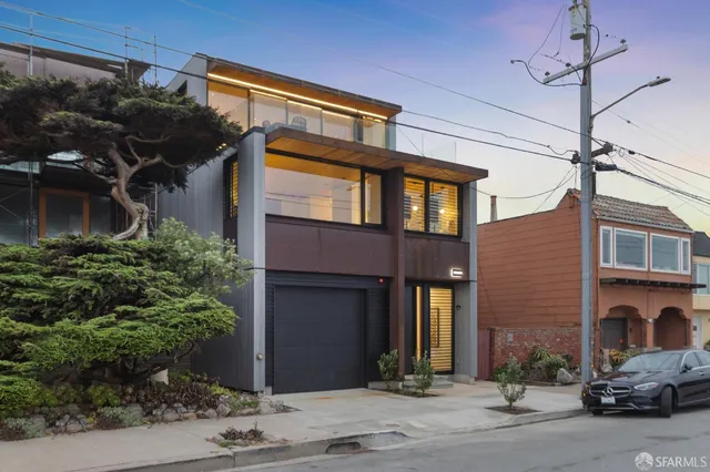a view of house with backyard