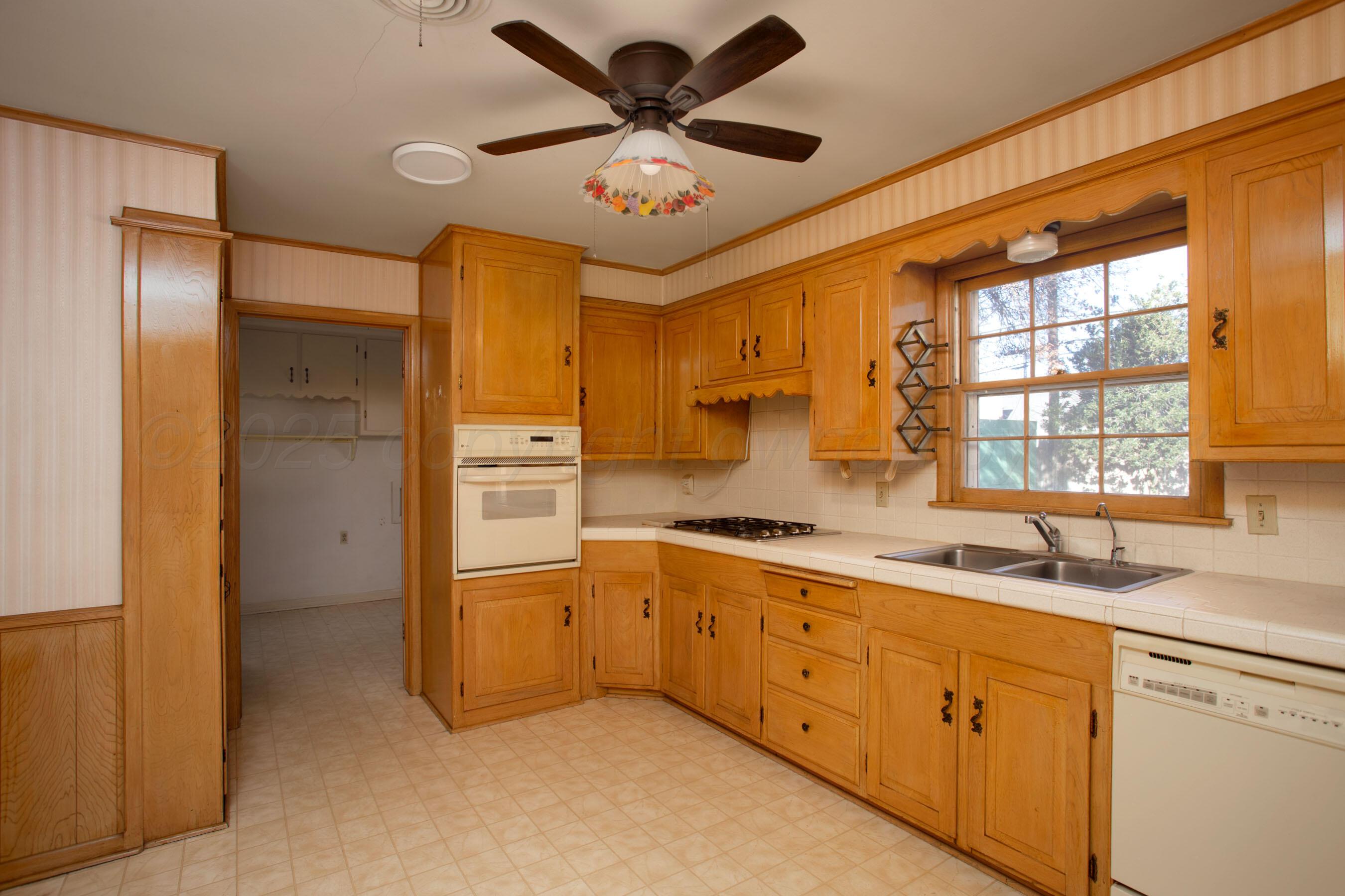6404 Dreyfuss Road Amarillo, TX 79106 - Photo 11 of 33 Kitchen