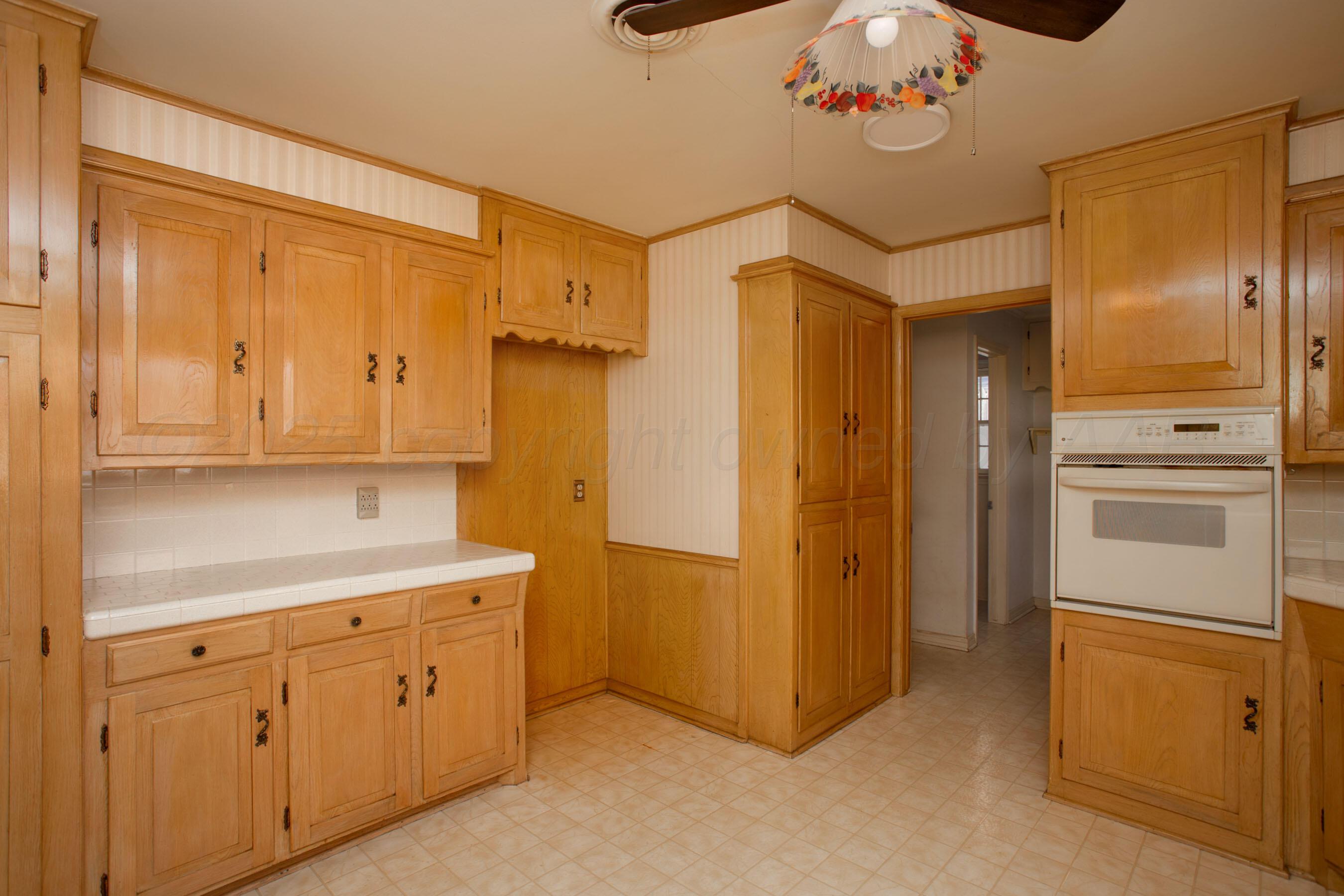 6404 Dreyfuss Road Amarillo, TX 79106 - Photo 12 of 33 Kitchen