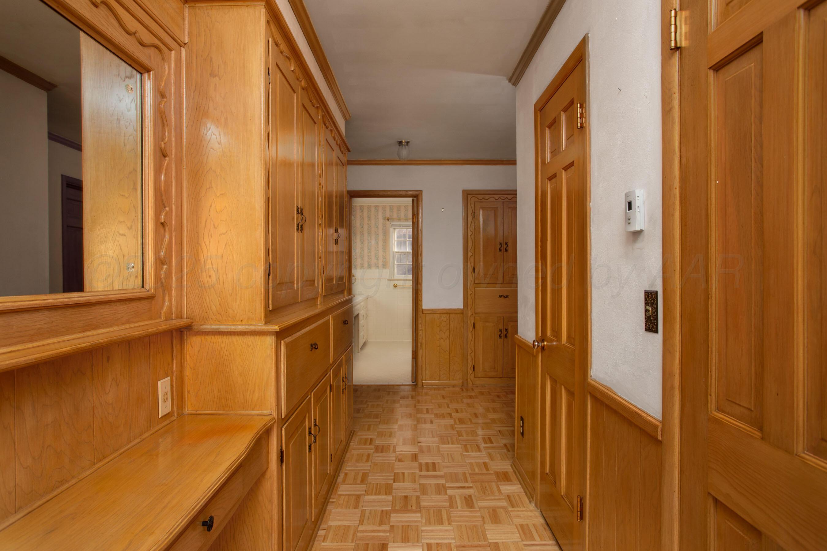 6404 Dreyfuss Road Amarillo, TX 79106 - Photo 13 of 33 Hallway