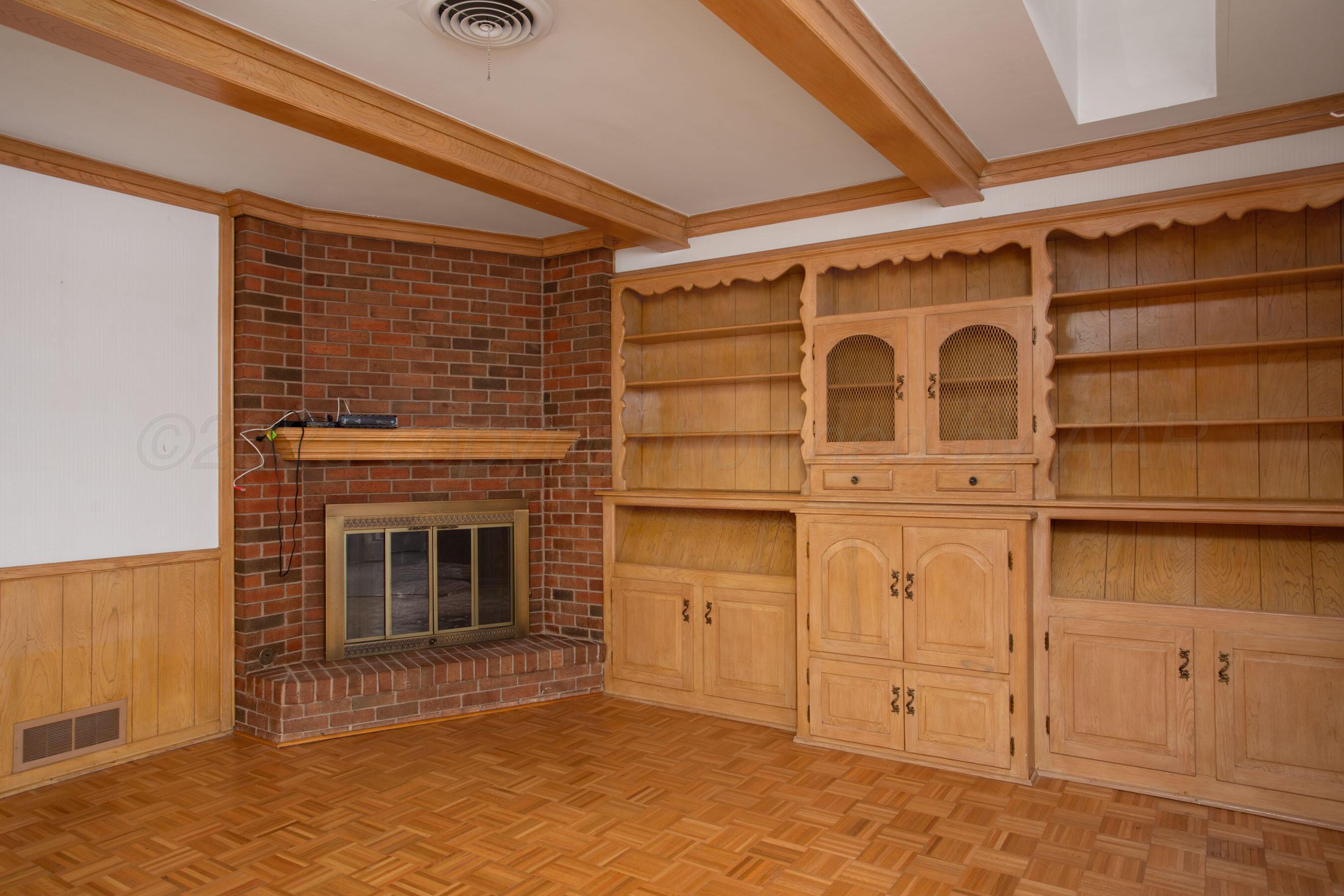 6404 Dreyfuss Road Amarillo, TX 79106 - Photo 4 of 33 Family room