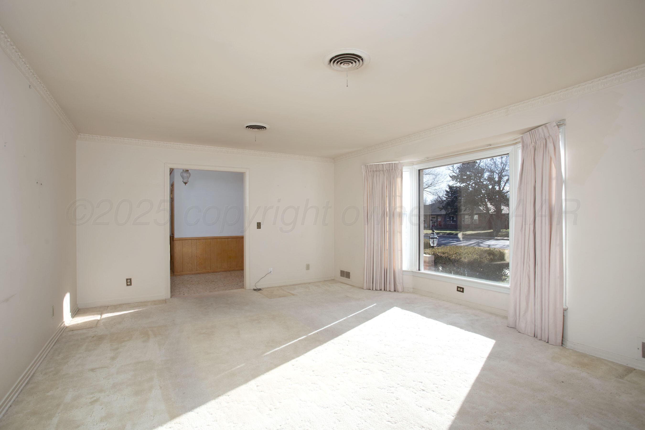 6404 Dreyfuss Road Amarillo, TX 79106 - Photo 6 of 33 Living area