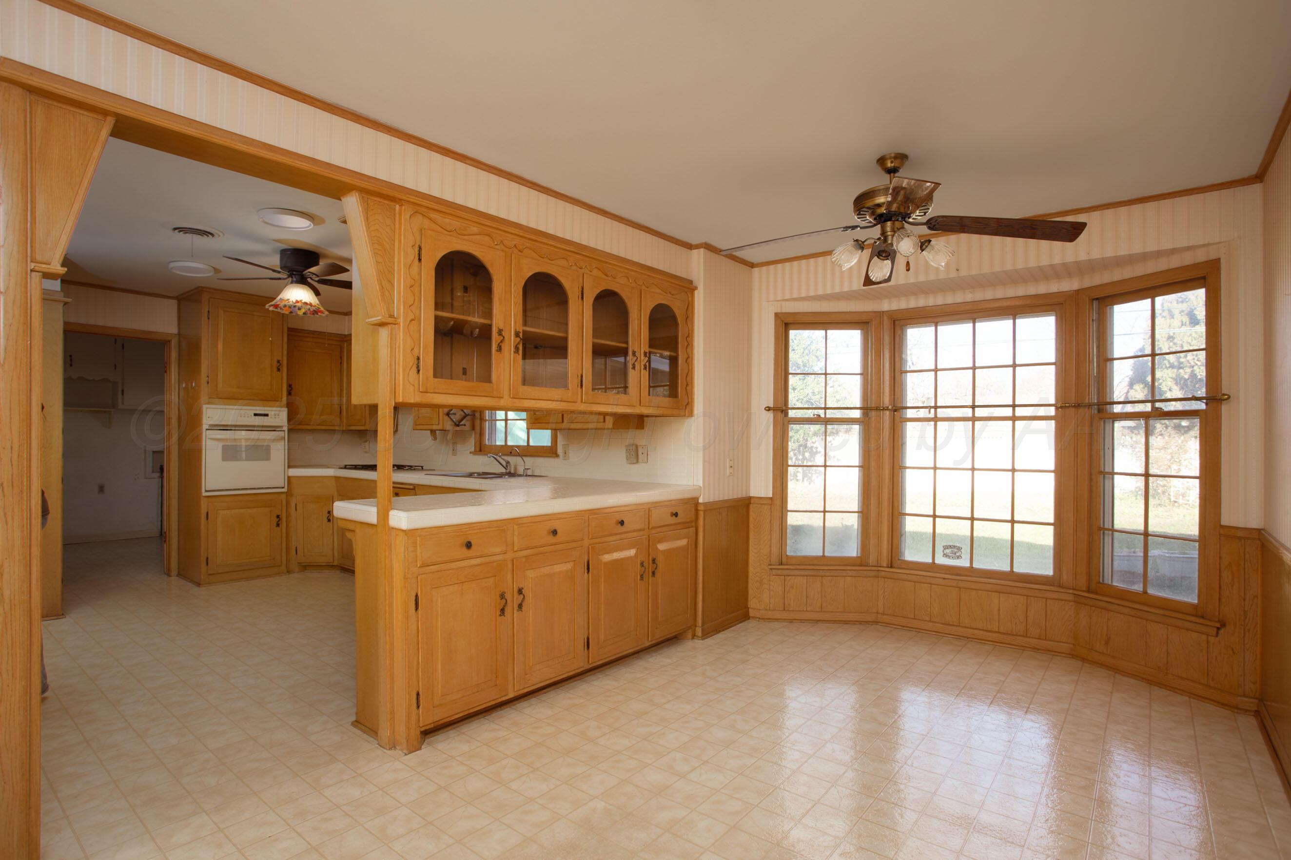 6404 Dreyfuss Road Amarillo, TX 79106 - Photo 9 of 33 Dining/Kitchen Area