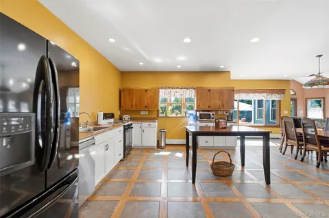 $899,990 | 2185 Sycamore Avenue, Ronkonkoma, NY 11779