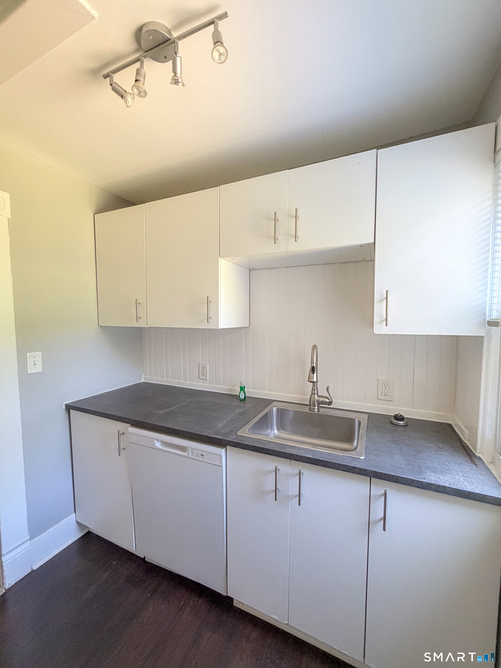 358 Poquonnock Road Groton, CT 06340 - Photo 17 of 24 Gallery Image 17