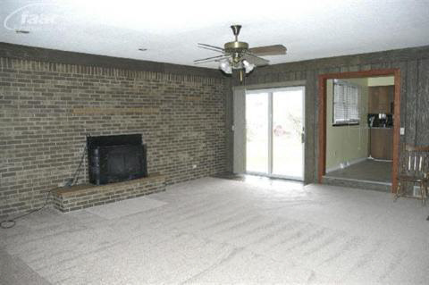 6366 East Carpenter Road Flint, MI 48506 - Photo 12 of 16 20265452-11.JPG