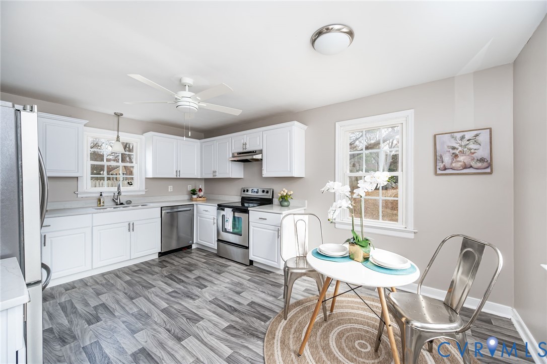 1221 Santa Anna Road Henrico, VA 23229 - Photo 8 of 26 Eat in Kitchen featuring Quartz countertops, stain