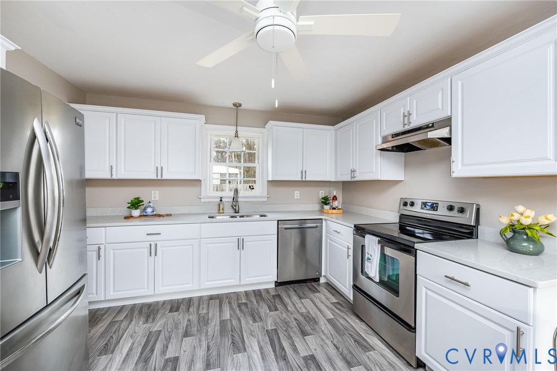 1221 Santa Anna Road Henrico, VA 23229 - Photo 9 of 26 Kitchen featuring stainless steel appliances, whit