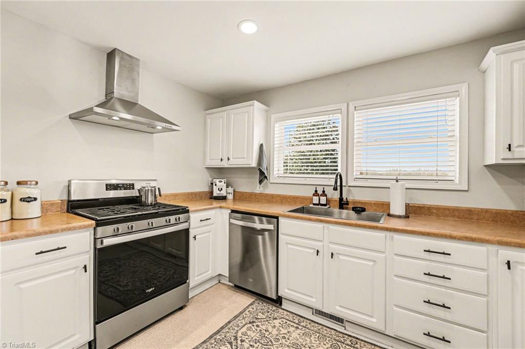 3216 Flat Swamp Road Denton, NC 27239 - Photo 12 of 50 Kitchen with stainless steel appliances